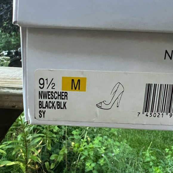 Nine West Peep Toe Sequin Heels Size 9.5M STUNNING! - Picture 7 of 8